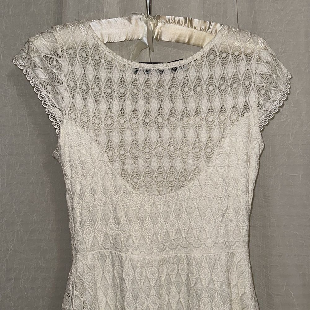 Blackout S Ivory Cap Sleeve Lace A-Line Dress - Picture 4 of 12